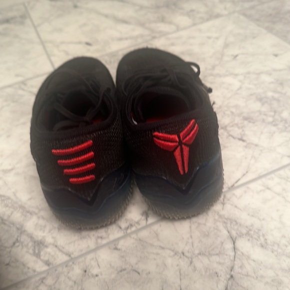 Athletic_Shoes